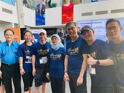 哈莉玛总统女士和大家互动 哈莉玛总统女士和大家互动