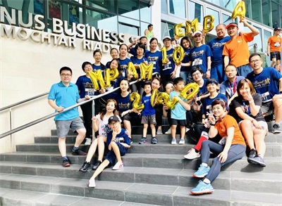 中文EMBA和MPAM项目师生校友大合照 中文EMBA和MPAM项目师生校友大合照