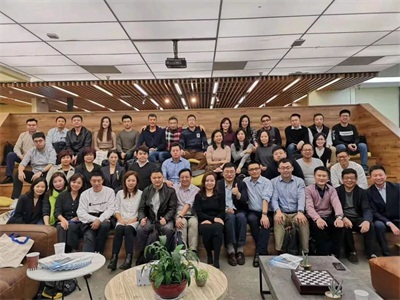 硅谷未来学院合影留念